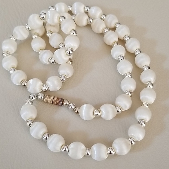 Vintage 12 Piece Jewelry Lot Necklaces Earrings Trifari LC - Picture 14 of 16